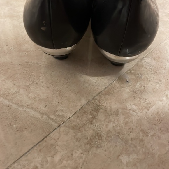 Arturo Chiang Black Soft Patent Leather Kitten Heels in size 10 - Picture 9 of 11